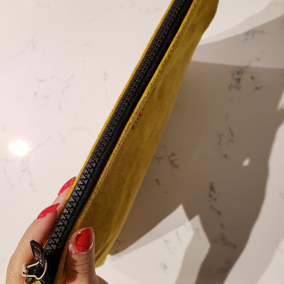 Clutch - Picture 2 of 5